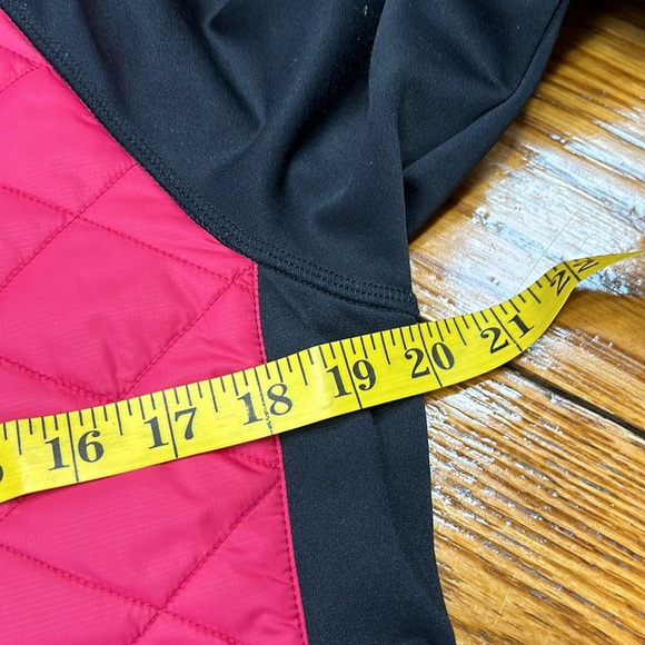 Marmot pink and black zip front fleece jacket.  Size Medium. Good condition - Picture 12 of 14